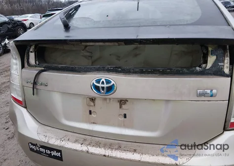 2010 Toyota Prius Iii z USA, uszkodzony, nr VIN JTDKN3DU1A0033972